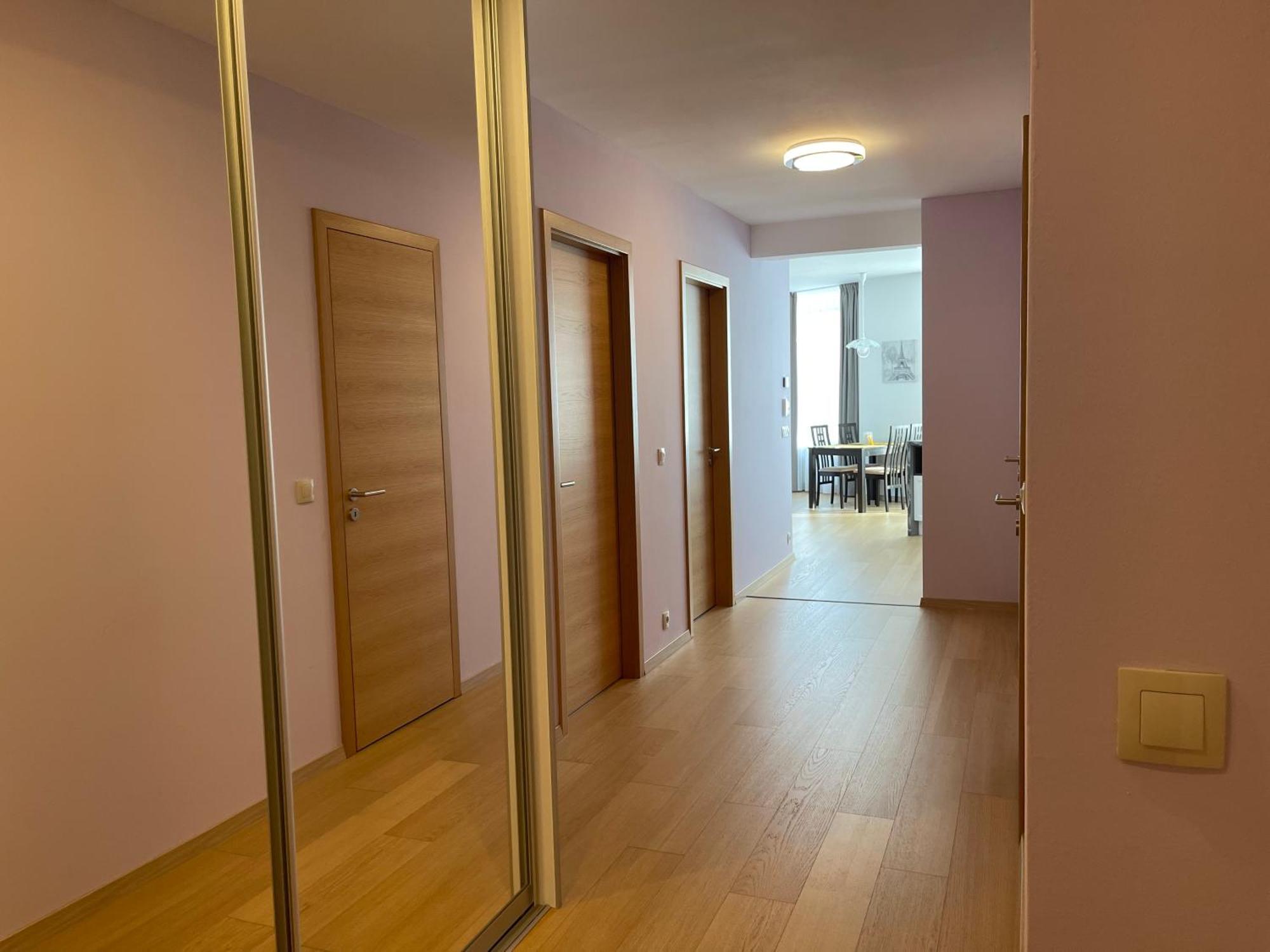 Sag Panorama City Apartment 3 Rooms Free Parking Free Wifi บราติสลาวา ภายนอก รูปภาพ