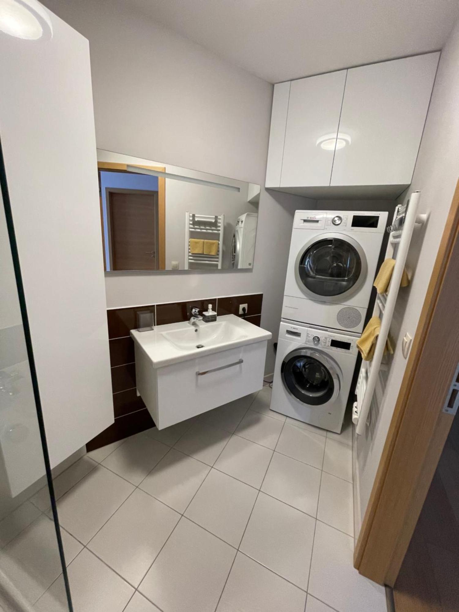 Sag Panorama City Apartment 3 Rooms Free Parking Free Wifi บราติสลาวา ภายนอก รูปภาพ