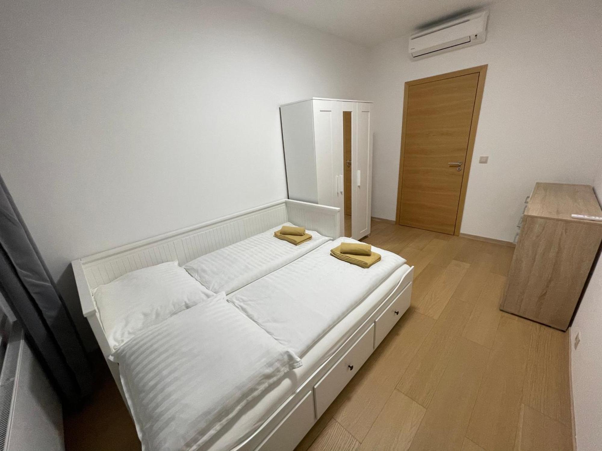 Sag Panorama City Apartment 3 Rooms Free Parking Free Wifi บราติสลาวา ภายนอก รูปภาพ